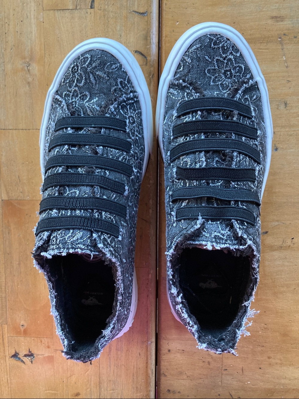 Rocket Dog Floral Slip-On Sneakers Black & Gray Size 6